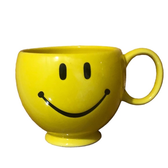 Yellow happy face mug - Picture 5 of 5
